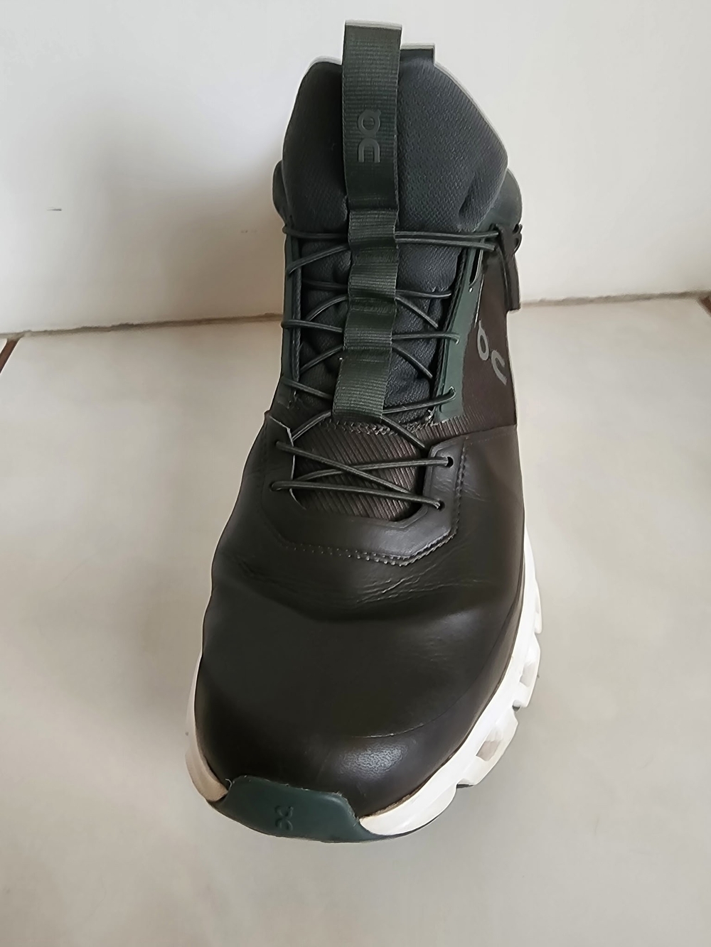 On Running Cloud Waterproof Men's Shoe Size 11 in Dark Green and White